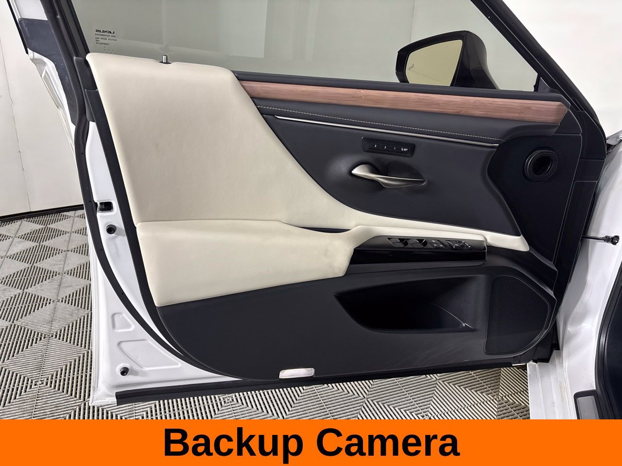 Used 2025 Lexus ES 350 w/ Premium Package FWD image 11