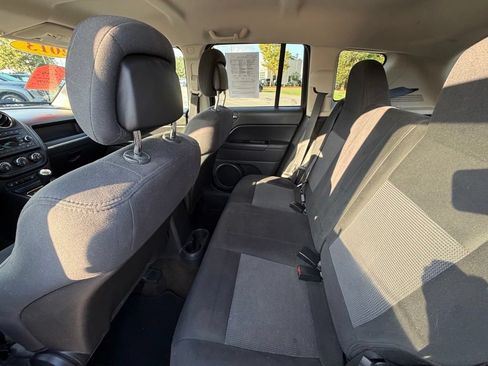 Used 2013 Jeep Compass Latitude FWD image 21