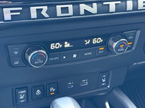 Used 2025 Nissan Frontier SV w/ SV Convenience Package RWD image 11