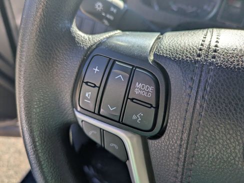 Used 2019 Toyota Highlander LE image 16