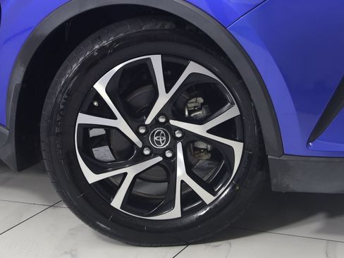 Used 2018 Toyota C-HR XLE FWD image 13