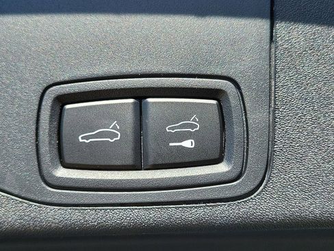 New 2025 Porsche Taycan 4S AWD/4WD image 30