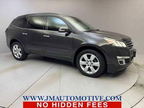 Used 2017 Chevrolet Traverse LT w/ Style and Technology Package image 7