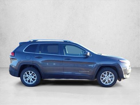 Used 2016 Jeep Cherokee Latitude w/ Cold Weather Group image 4