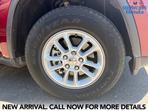 Used 2018 Jeep Grand Cherokee Laredo RWD image 7