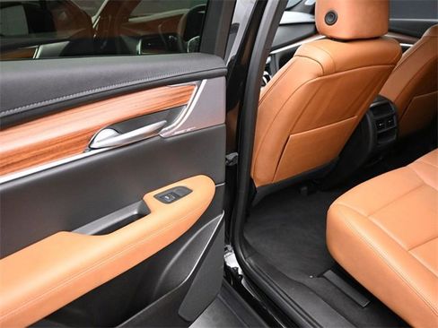 Used 2025 Cadillac XT5 Premium Luxury image 18