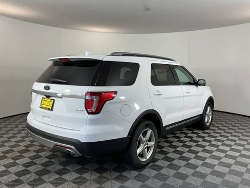 Used 2016 Ford Explorer XLT w/ Equipment Group 202A AWD/4WD image 5