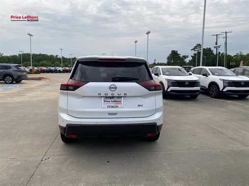 Used 2024 Nissan Rogue SV FWD image 6