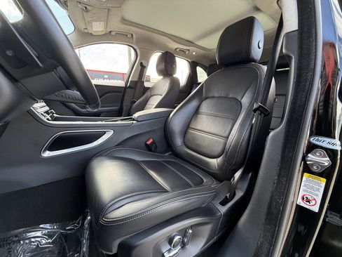 Used 2020 Jaguar F-PACE Prestige image 11