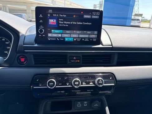 Used 2025 Honda Pilot Touring image 16