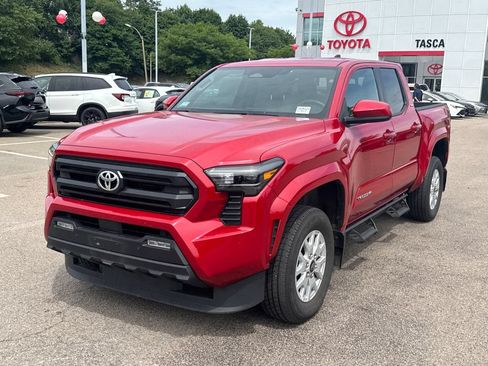 Used 2025 Toyota Tacoma SR5 AWD/4WD image 3