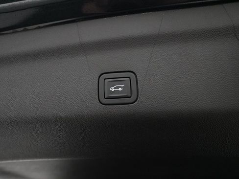 Used 2022 Chevrolet Suburban LT image 15