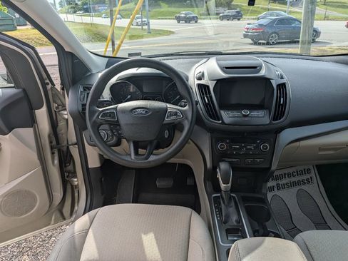 Used 2018 Ford Escape SE w/ SE Sync 3 Package AWD/4WD image 14
