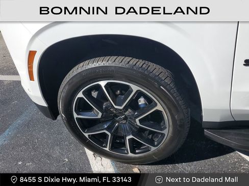 Used 2026 Chevrolet Suburban RST w/ Comfort Package image 11