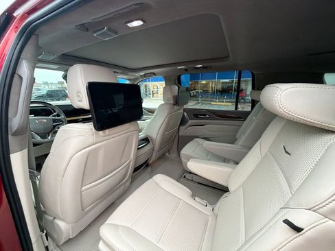 Used 2024 Cadillac Escalade ESV Premium Luxury Platinum w/ Heavy-Duty Trailer Package AWD/4WD image 6