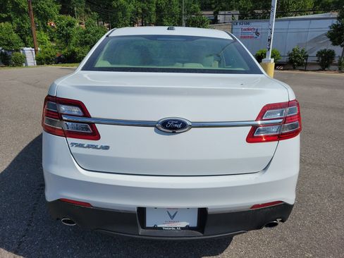 Used 2018 Ford Taurus SE FWD image 6