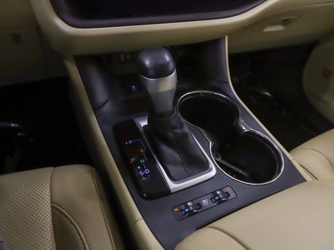 Used 2016 Toyota Highlander Limited image 24