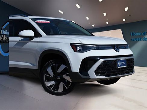 Certified 2025 Volkswagen Taos SEL image 2