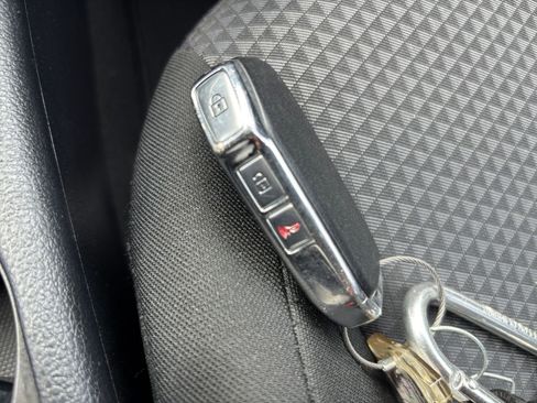 Used 2025 Kia Soul LX w/ LX Technology Package FWD image 22