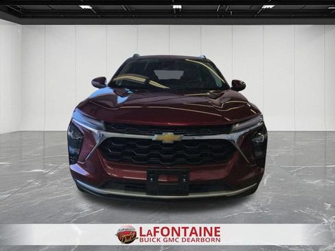 Used 2025 Chevrolet Trax LT w/ LT Convenience Package FWD image 8
