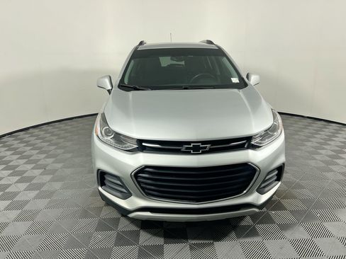 Used 2022 Chevrolet Trax LT w/ LT Convenience Package image 9