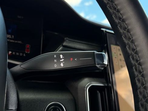 Used 2025 GMC Acadia Elevation image 14