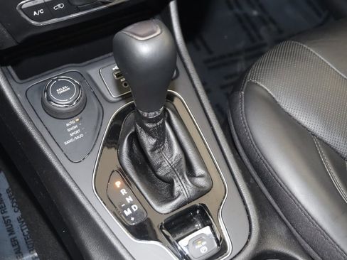 Used 2020 Jeep Cherokee Limited image 7