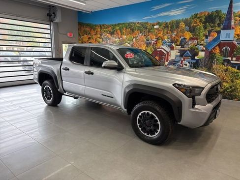 Used 2024 Toyota Tacoma TRD Off-Road image 8