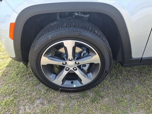 New 2026 Jeep Grand Cherokee Limited AWD/4WD image 4