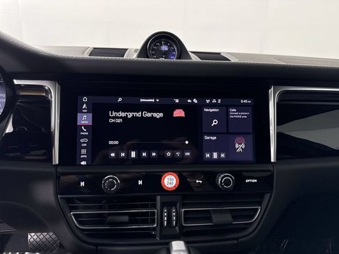 Certified 2026 Porsche Macan AWD/4WD image 27