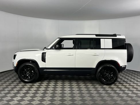 Used 2025 Land Rover Defender 110 S image 9