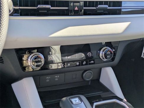 New 2025 Mitsubishi Outlander SE image 23