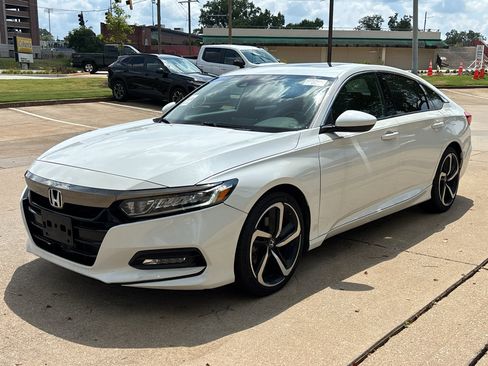 Used 2019 Honda Accord Sport image 4