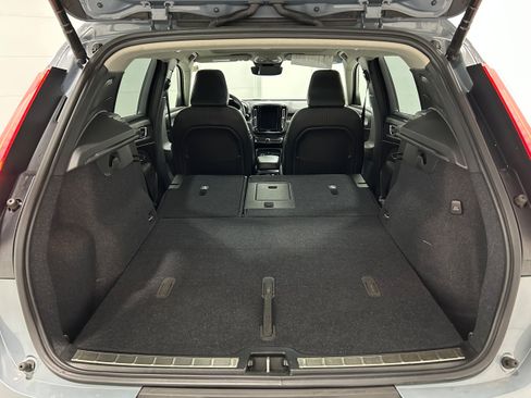Used 2023 Volvo XC40 B5 Plus AWD/4WD image 34