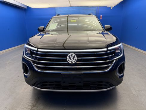 Used 2026 Volkswagen Atlas SE w/ Panoramic Sunroof Package FWD image 3