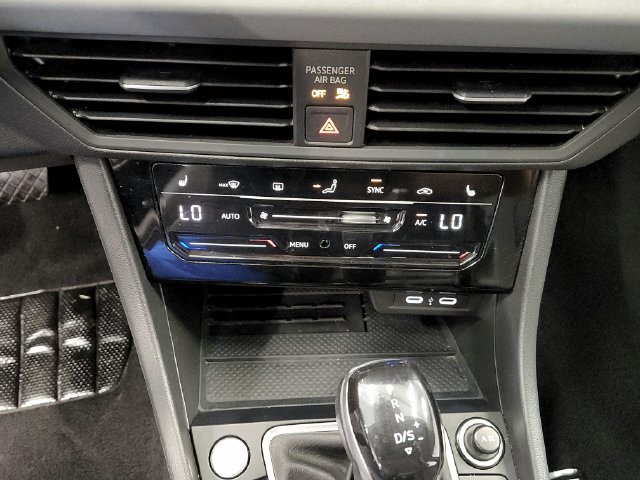 Used 2025 Volkswagen Jetta SE FWD image 36