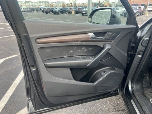 Used 2023 Audi Q5 2.0T Premium w/ Convenience Package image 5