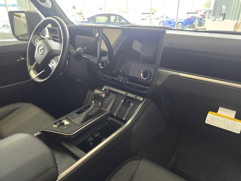 Used 2024 Lexus GX 550 w/ Cold Area Package AWD/4WD image 12