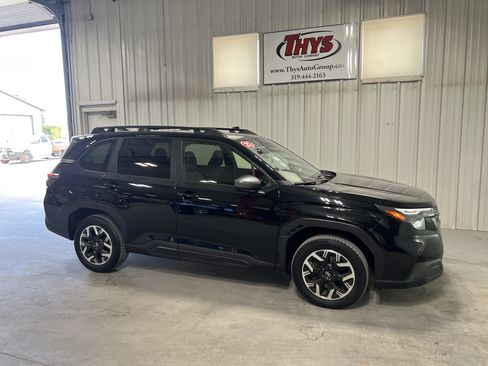Used 2025 Subaru Forester Premium AWD/4WD image 36