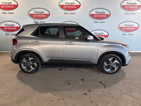 Used 2025 Hyundai Venue SE image 6