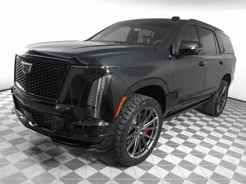 Used 2025 Cadillac Escalade V w/ LPO, ONYX Package image 9