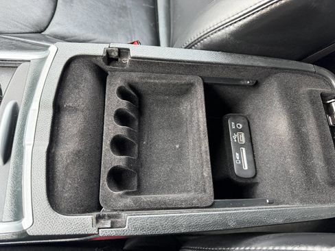 Used 2015 Chrysler 300 Limited image 52