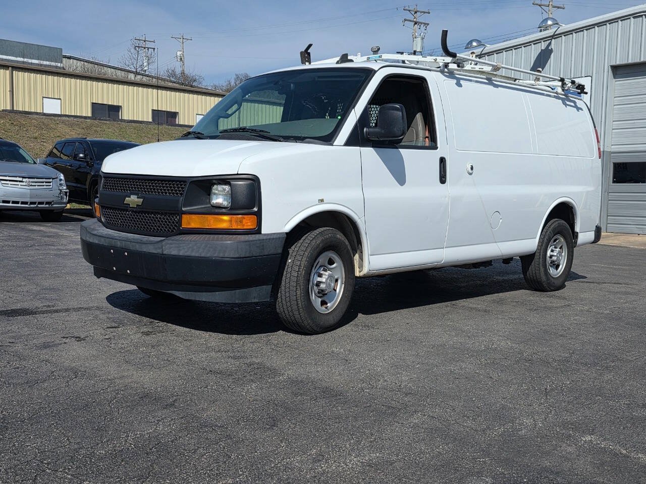 Used 2017 Chevrolet Express 2500 RWD image 4