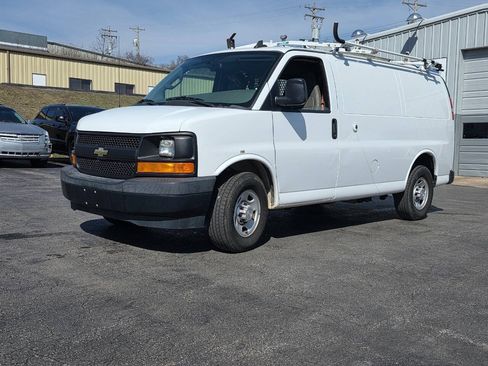 Used 2017 Chevrolet Express 2500 RWD image 4