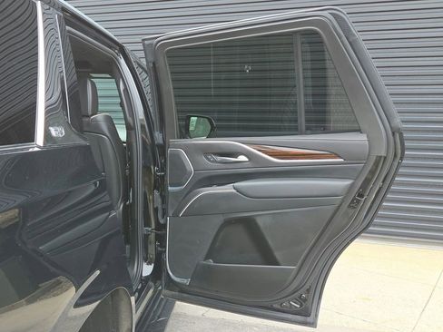 Used 2023 Cadillac Escalade Premium Luxury AWD/4WD image 23
