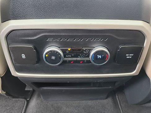 Used 2024 Ford Expedition Limited image 13