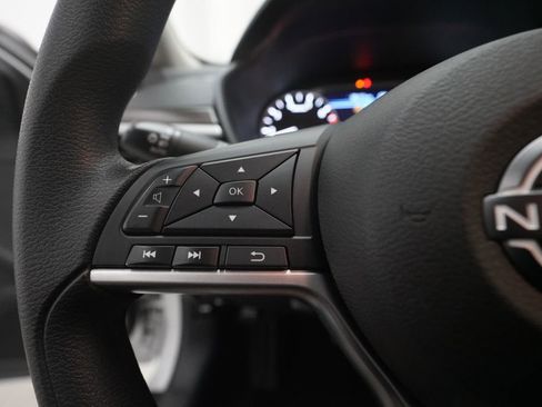 Used 2024 Nissan Altima 2.5 SV FWD image 17