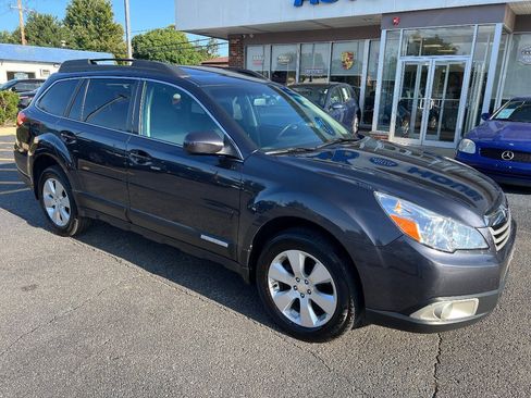 Used 2010 Subaru Outback 2.5i Premium AWD/4WD image 4