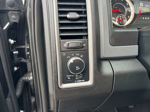 Used 2018 RAM 1500 Express w/ Express Value Package image 18