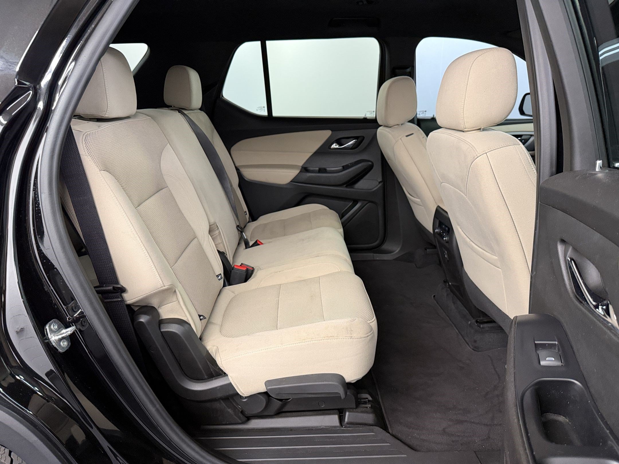 Used 2022 Chevrolet Traverse LS w/ LPO, Cargo Package FWD image 29